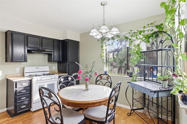 Building Photo - 105 Norwood Dr