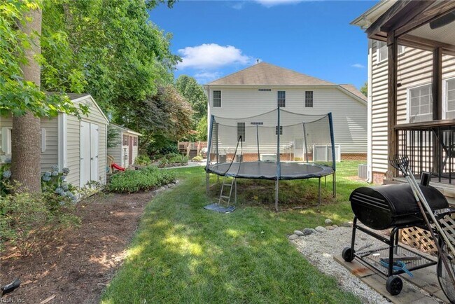 Building Photo - 101 Yacht Ct