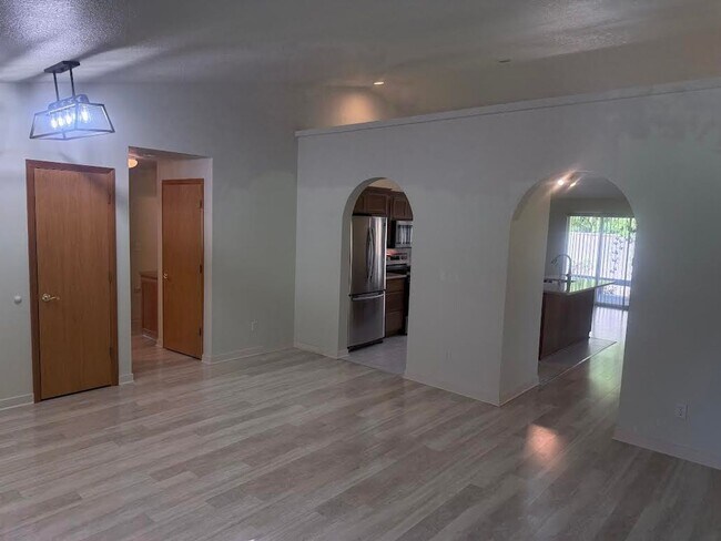 Building Photo - Updated Single Level Home in Highly Sought Sexton Mountain Neighborhood