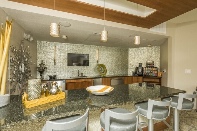 Building Photo - 5800 Woodway Dr