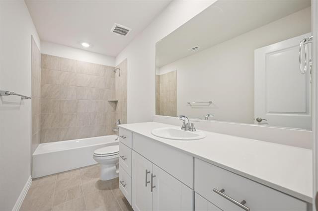 Building Photo - 706 Leavenworth Dr