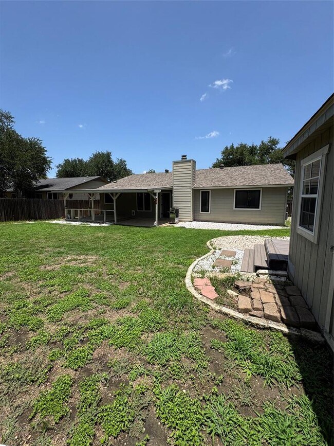 Building Photo - 8207 Hanbridge Ln