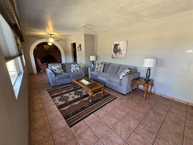 Building Photo - Spacious 3 bedroom/ 2 bath home with R/V parking