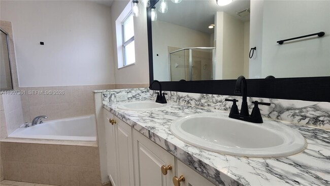 Building Photo - 343 NE 36th Terrace