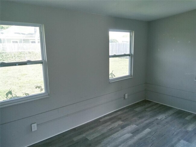 Building Photo - 6041 43rd Ave N