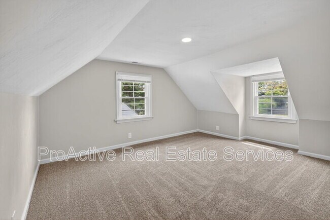 Building Photo - 816 Martin Ave