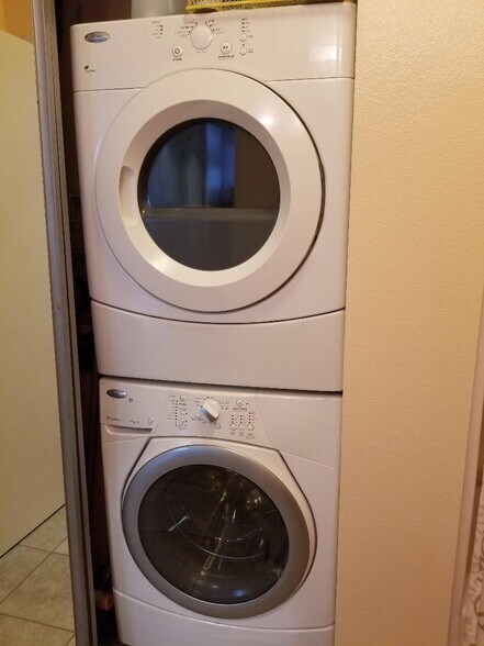 Building Photo - 101 Market St