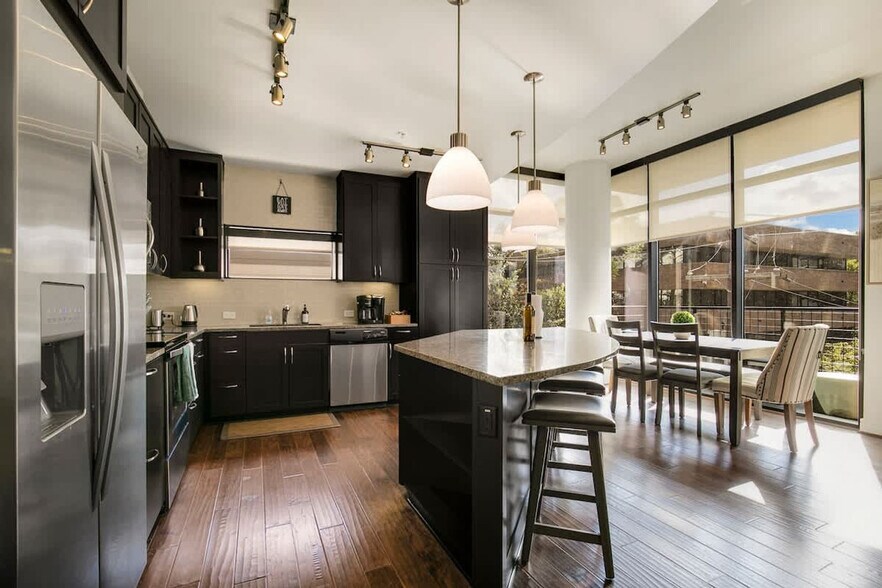 Building Photo - 101 Bowen St