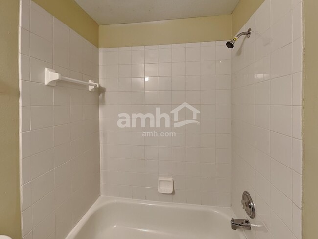 Building Photo - 333 Bay St