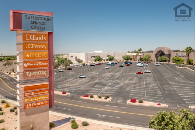 Building Photo - 1Bed/2Bath Furnished House in 55+ Age-Restricted Community in East Mesa!