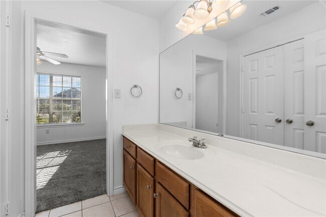 Building Photo - 3511 Farah Dr