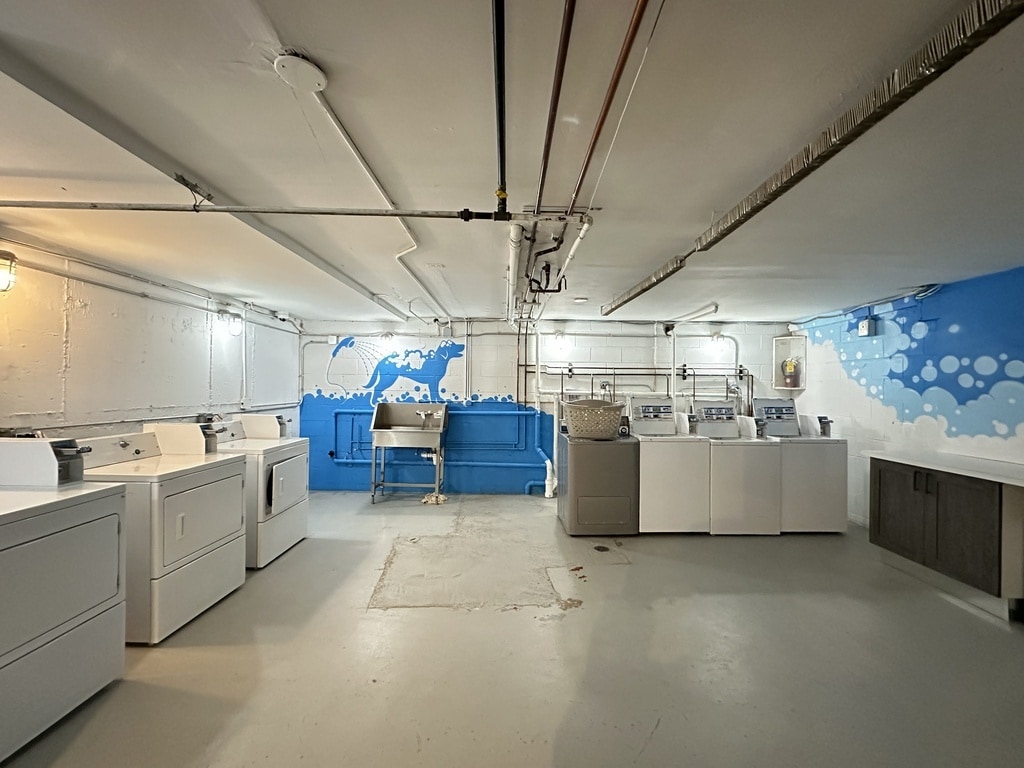 Building Photo - 7621 N Sheridan Rd