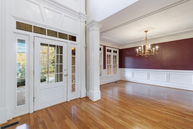 Building Photo - 2883 Thurleston Ln