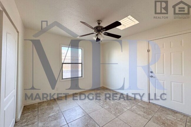 Building Photo - 3Bed/2Bath House-32nd ST/THOMAS! $199 MOVE...
