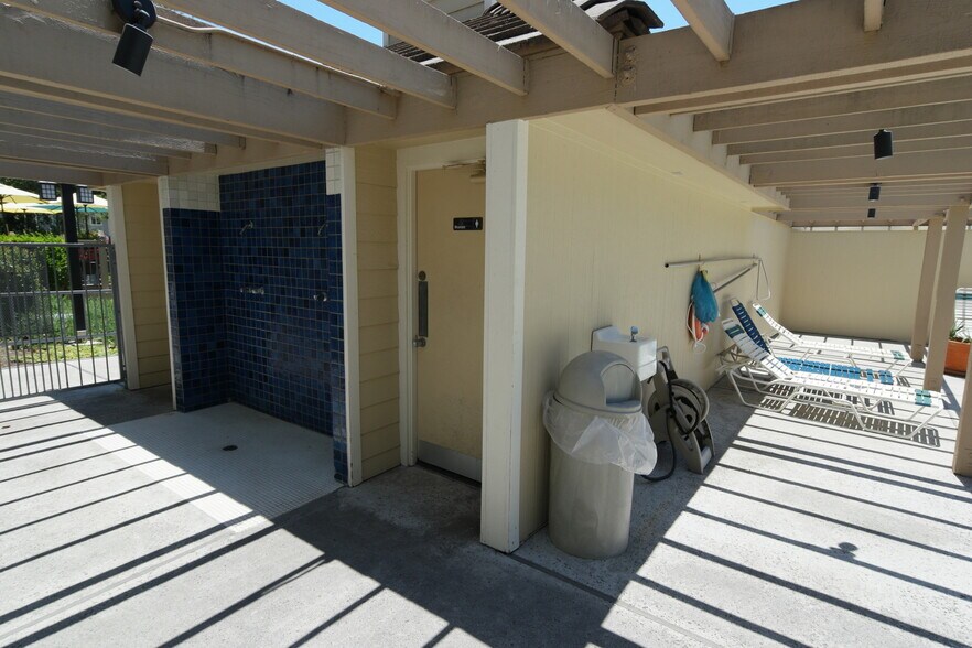 Building Photo - 1218 S Westlake Blvd