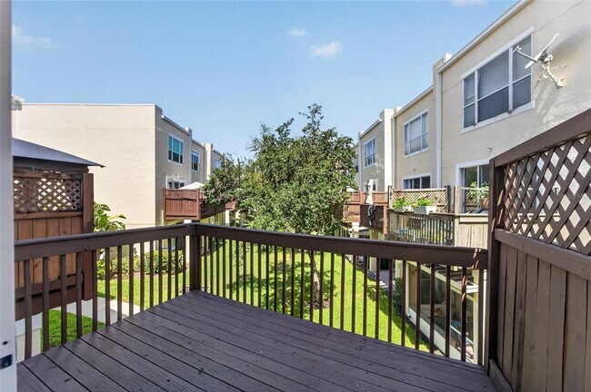 Building Photo - 3186 Bayshore Oaks Dr