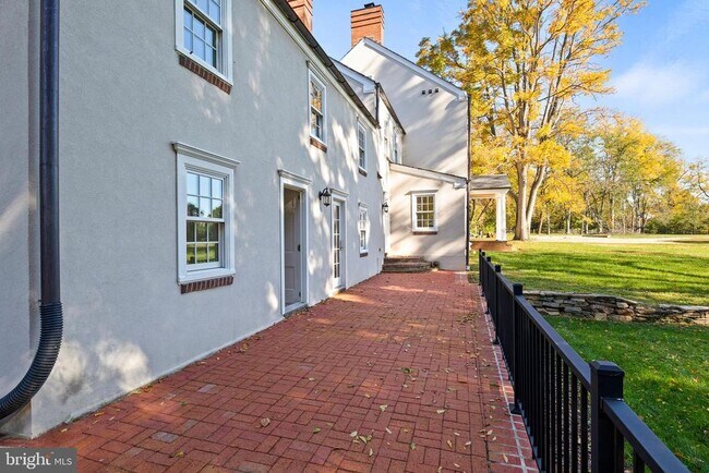 Building Photo - 16131 Old York Rd