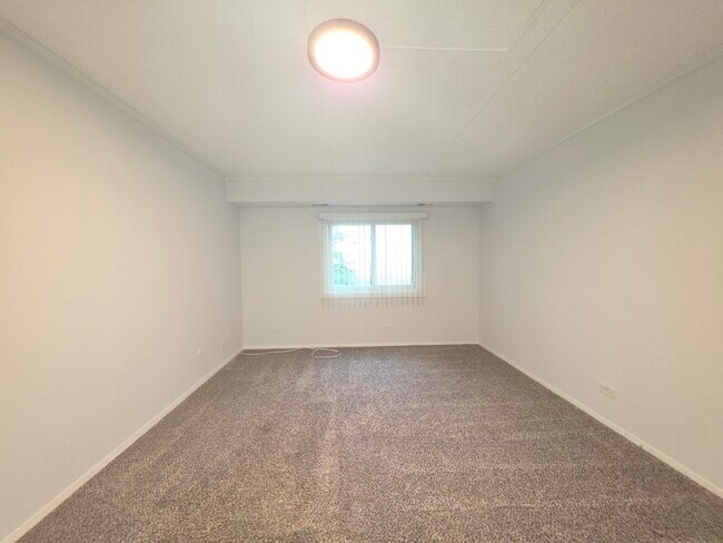 Building Photo - 350 Plum Creek Dr