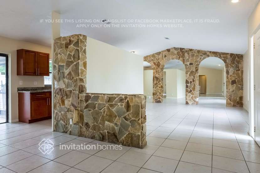 Building Photo - 413 SW 75th Ave