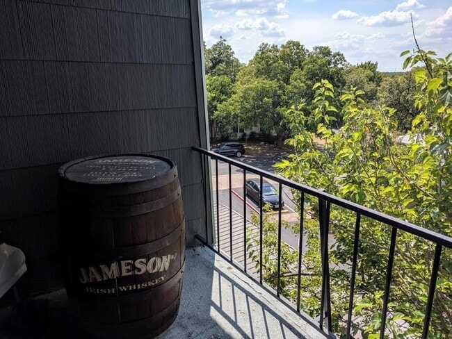 Building Photo - 2020 S Congress Ave