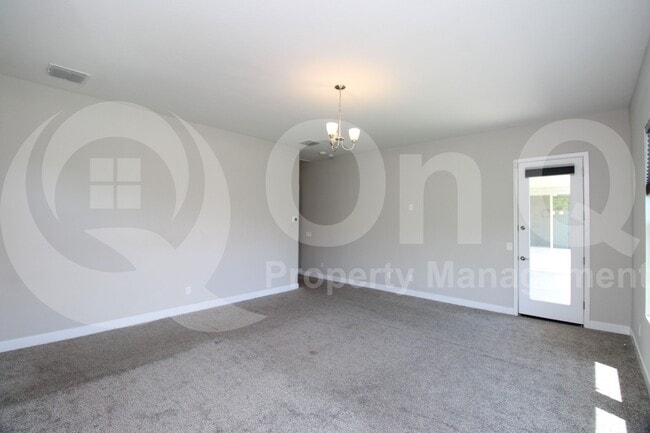 Building Photo - 10635 E Tumbleweed Ave