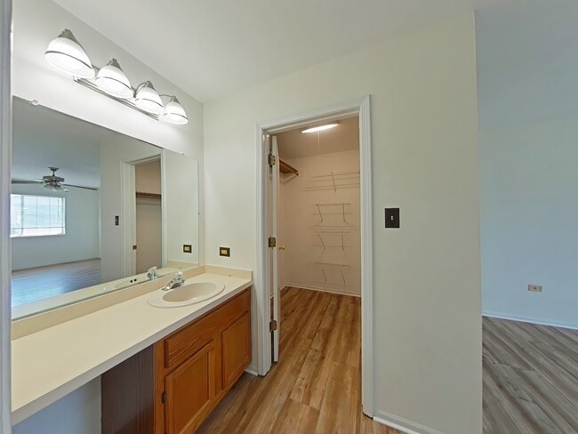 Building Photo - 3524 Willowview Ct