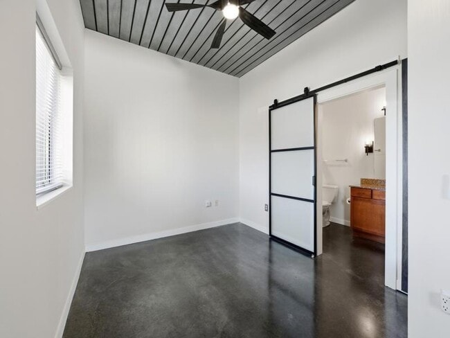 Building Photo - 620 Glen Iris Dr NE
