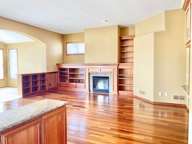 Building Photo - 3844 Linden Dr E