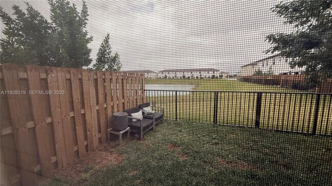 Building Photo - 2833 SE 25th Ave