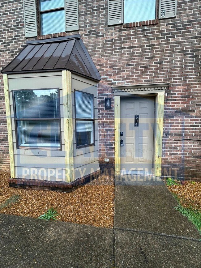 Building Photo - Excellent CLEVELAND NW location!