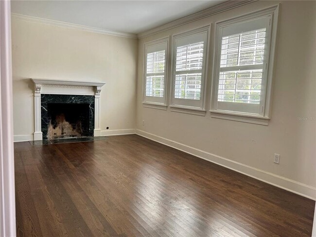 Building Photo - 912 S Himes Ave