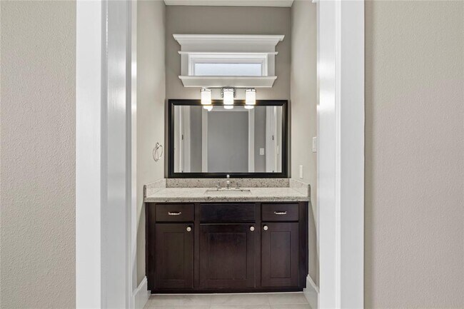 Building Photo - 428 W 26th St