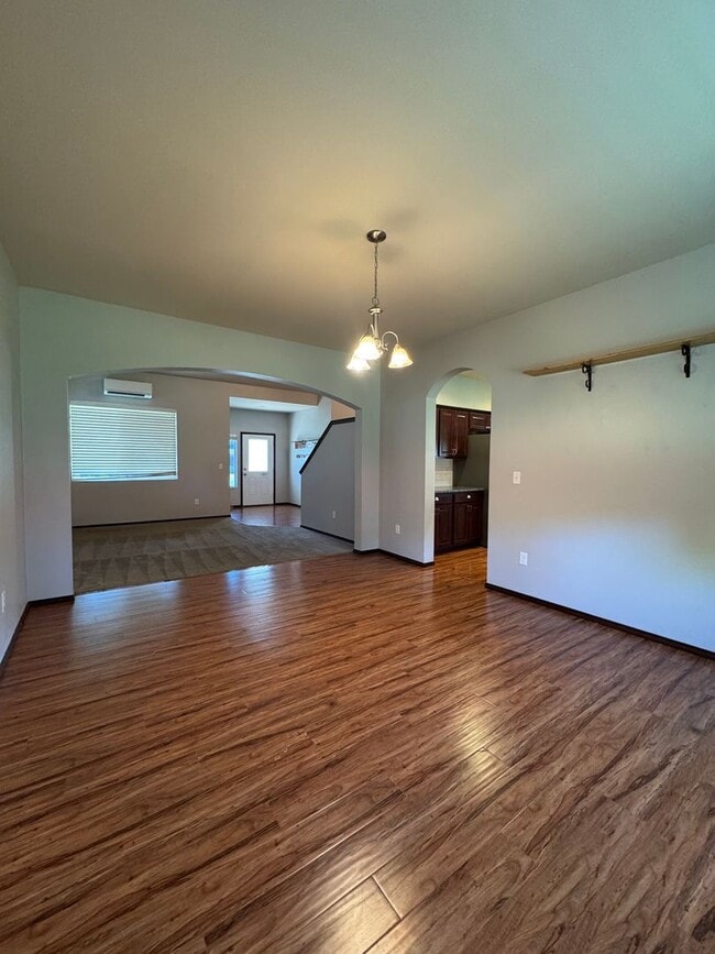 Building Photo - Spacious 5-Bedroom Home with Bonus Living ...