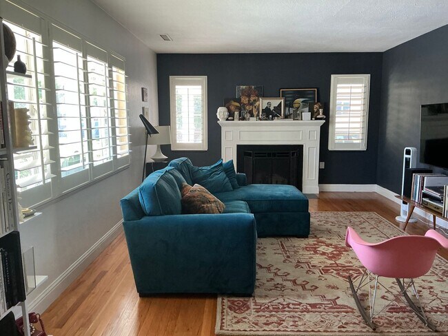 Building Photo - Charming 2 Bedroom Home with Studio/Office...