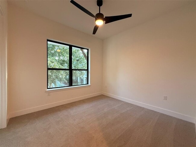 Building Photo - 2707 Dulce Ln