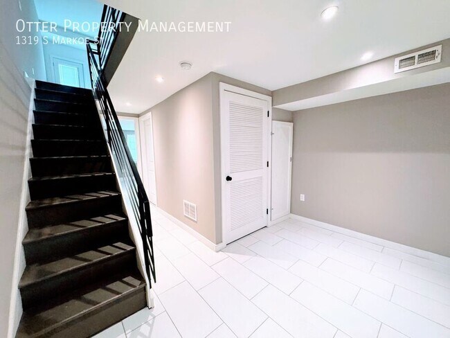 Building Photo - 1319 S Markoe St