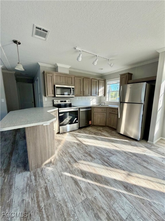 Primary Photo - 105 W Marimba Cir