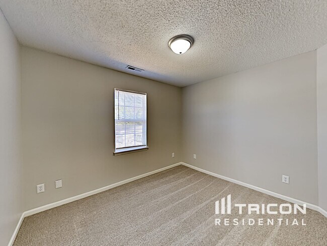 Building Photo - 3912 Chatterleigh Dr