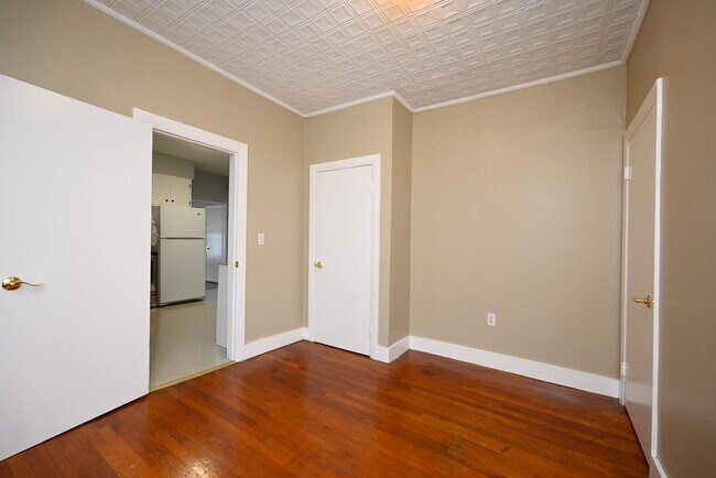 Building Photo - 6 Beacon St