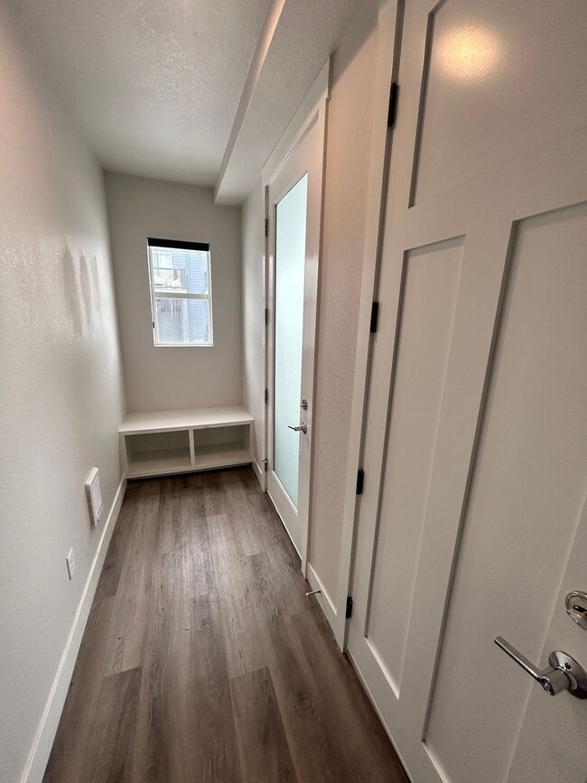 Building Photo - Gorgeous & New Two Bedroom, Three Bath Tow...