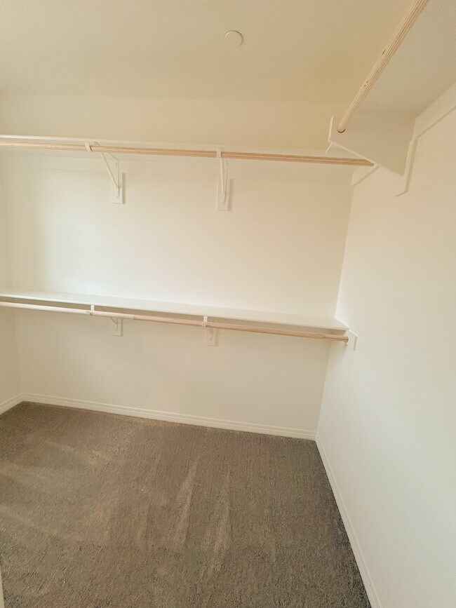 Building Photo - 5254 Wildflower Ln