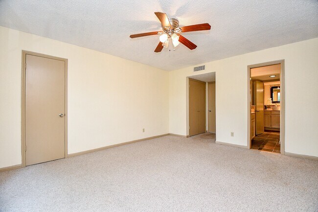 Building Photo - 6533 Bayou Glen Rd