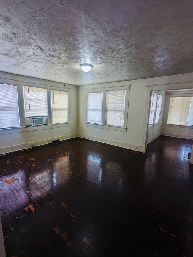 Building Photo - 816 Goldwire St SW