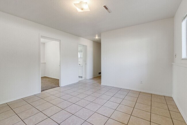 Building Photo - 4 bedroom house close to CSU