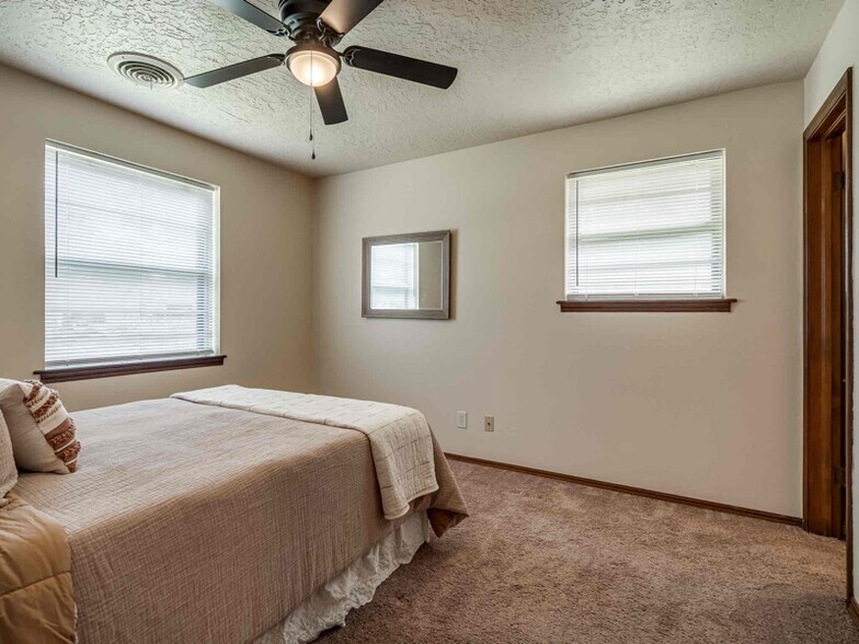 Building Photo - 1618 Southern Heights Ave