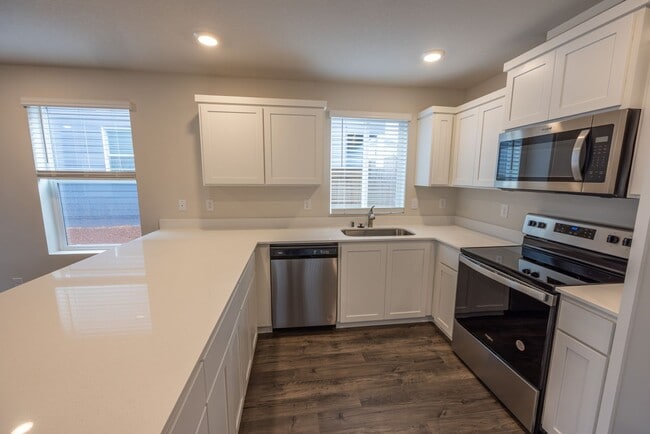 Building Photo - 3 bedroom home in Ridgefield w/ AC - Built in 2024