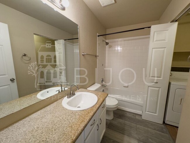 Building Photo - 850 Marshall Dr