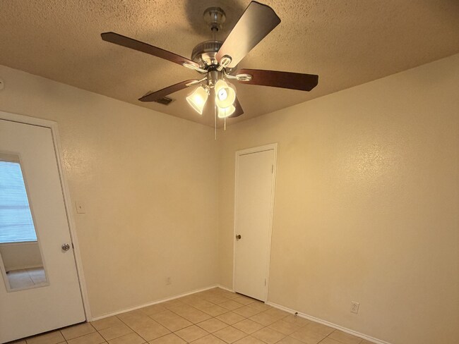 Building Photo - Bright & Inviting 2-Bedroom Duplex in a Highly Desirable Central Location