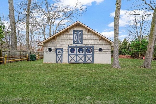 Building Photo - 257 Southlawn Ave