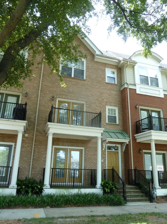 Primary Photo - 939 Bolling Ave